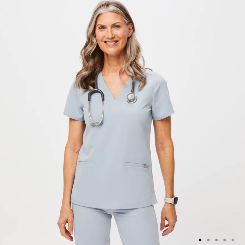 Figs Casma Three-Pocket Scrub Top